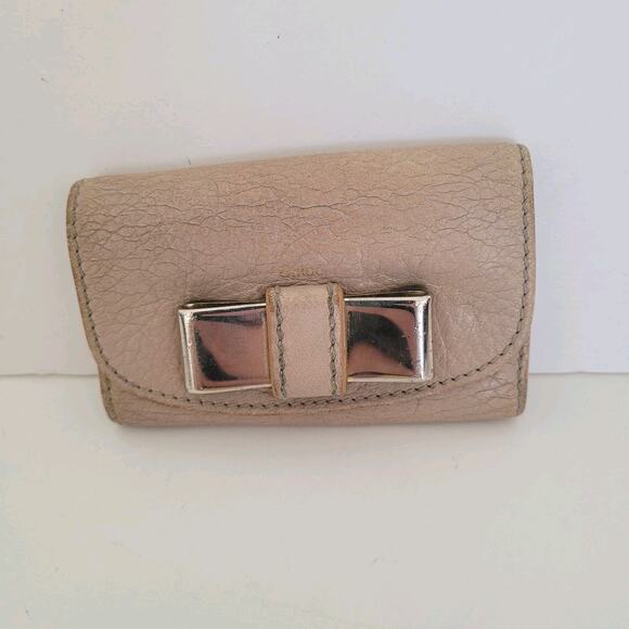 Chloe Logo Small Bow Trifold Key Case Holder 6 Hooks Wallet Leather Logo Beige - Picture 1 of 11